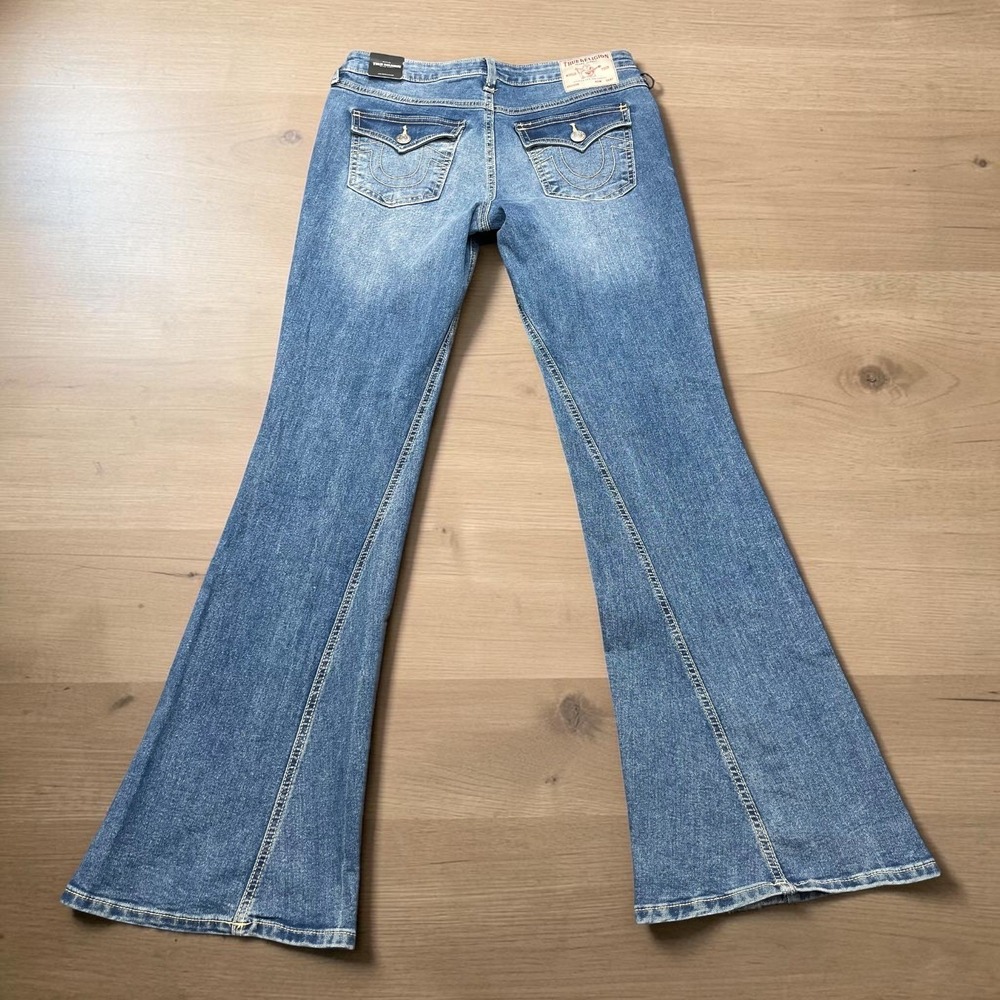 NEW True Religion Joey Mid Rise Flare Jeans Neptune Wash Blue Size 29 - W32xL33 - Picture 2 of 12